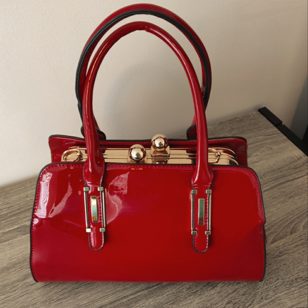 Fire Engine Red Purse 🍒 ♥️